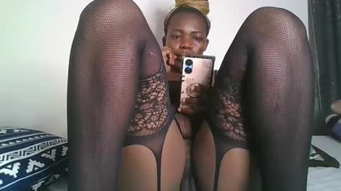 Snapshot of willyoubemine1 chatting on December 22, 12:07 am willyoubemine1 online show from December 22, 12:07 am