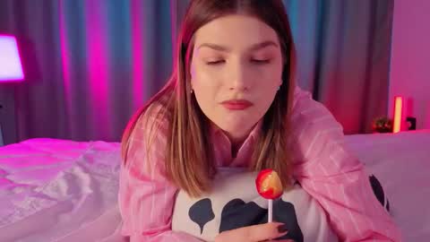 Vicki3 online show from February 16, 7:26 am