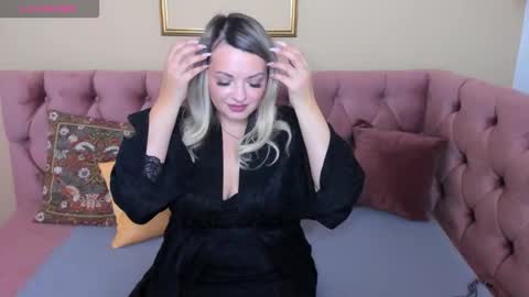 Snapshot of wilmasanders chatting on October 19, 1:06 am wilmasanders online show from October 19, 1:06 am