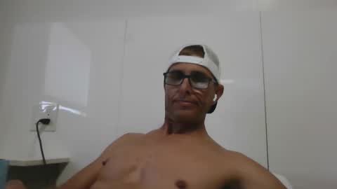 Snapshot of wiludoit chatting on February 19, 10:17 pm wiludoit online show from February 19, 10:17 pm