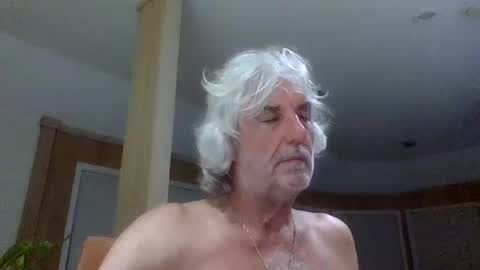 Snapshot of winedog2020 chatting on March 12, 6:19 am Gundja Man online show from March 12, 6:19 am