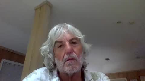 Snapshot of winedog2020 chatting on March 17, 5:00 am Gundja Man online show from March 17, 5:00 am