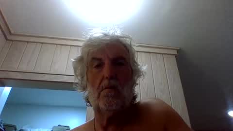 Snapshot of winedog2020 chatting on March 22, 3:32 am Gundja Man online show from March 22, 3:32 am