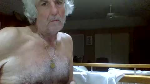 Snapshot of winedog2020 chatting on April 12, 1:54 am Gundja Man online show from April 12, 1:54 am