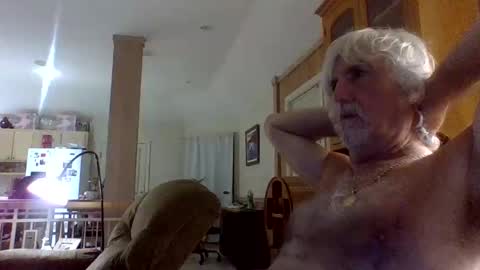 Snapshot of winedog2020 chatting on April 28, 8:19 am Gundja Man online show from April 28, 8:19 am