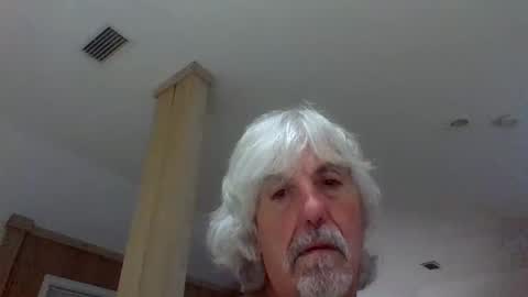 Snapshot of winedog2020 chatting on April 30, 4:30 am Gundja Man online show from April 30, 4:30 am