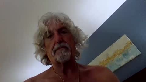 Snapshot of winedog2020 chatting on May 8, 3:45 am Gundja Man online show from May 8, 3:45 am