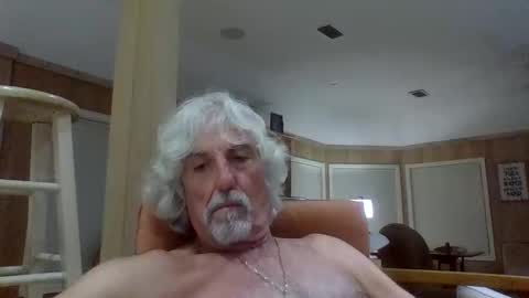 Snapshot of winedog2020 chatting on May 10, 1:55 am Gundja Man online show from May 10, 1:55 am