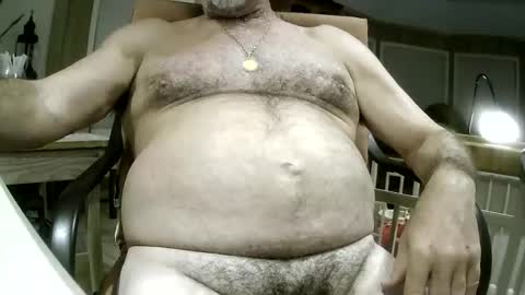 Snapshot of winedog2020 chatting on May 18, 4:29 am Gundja Man online show from May 18, 4:29 am