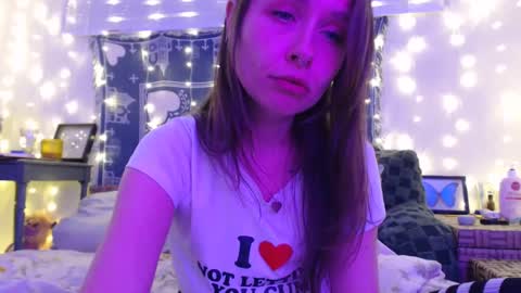 Snapshot of wingardiumleveveosa chatting on December 6, 3:30 am Eevie online show from December 6, 3:30 am