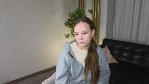 Snapshot of wink_fox chatting on February 15, 4:58 pm Fifika online show from February 15, 4:58 pm