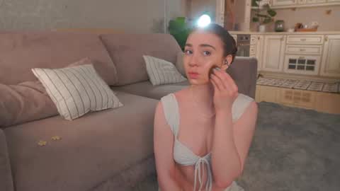 Snapshot of winnieriedesel chatting on June 13, 3:37 am Lillian online show from June 13, 3:37 am