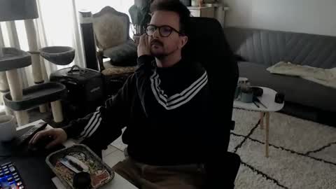 cream36 online show from October 13, 7:52 am