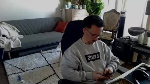 cream36 online show from December 5, 10:57 am