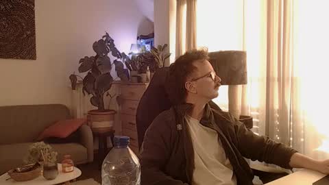 cream36 online show from March 18, 5:27 pm