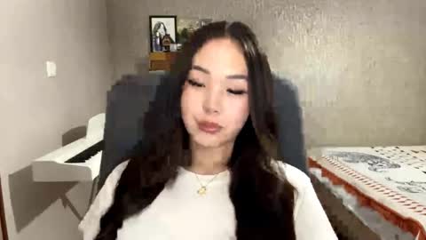 Amina online show from October 31, 2:51 pm