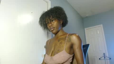 Snapshot of wishhwashy22 chatting on December 28, 5:55 am Chanel online show from December 28, 5:55 am