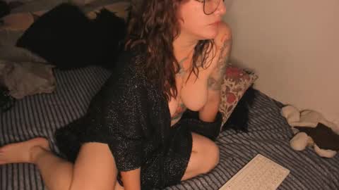 Snapshot of witch_eyes chatting on February 10, 4:00 pm Anghel online show from February 10, 4:00 pm