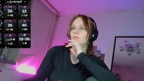 Snapshot of witchmooon chatting on December 9, 2:02 am Kiara online show from December 9, 2:02 am