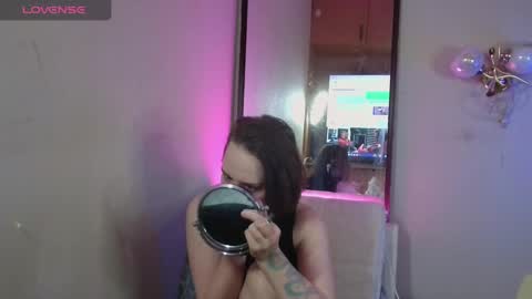 Snapshot of witchmooon chatting on March 5, 2:25 am Kiara online show from March 5, 2:25 am