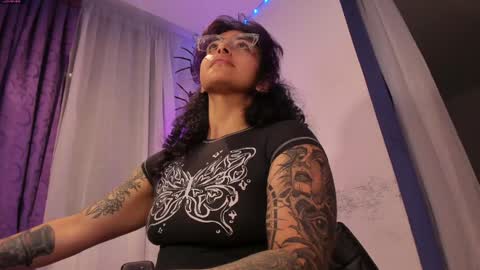 Snapshot of witchofhearts chatting on January 3, 2:32 am Luna Violeta A r t i s t online show from January 3, 2:32 am