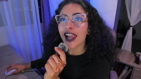     Luna Violeta  A r t i s t  online show from December 3, 12:29 am