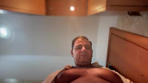 Snapshot of witebull83 chatting on February 7, 2:43 pm Witebull online show from February 7, 2:43 pm