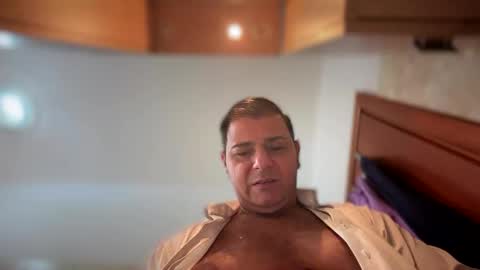 Snapshot of witebull83 chatting on February 9, 9:46 am Witebull online show from February 9, 9:46 am