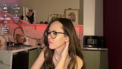 Isobelle online show from February 8, 2:16 pm