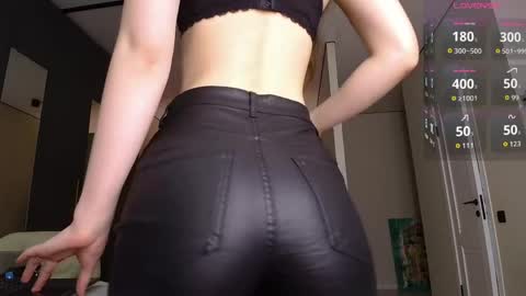Snapshot of withlovebella chatting on April 17, 4:21 pm Isobelle online show from April 17, 4:21 pm