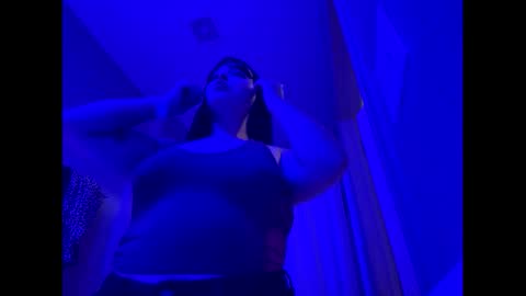 woahtreasureee online show from March 13, 8:43 am