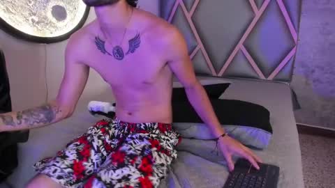 Snapshot of wolf_kitty0 chatting on April 1, 1:41 pm Nicolas Y Laura online show from April 1, 1:41 pm