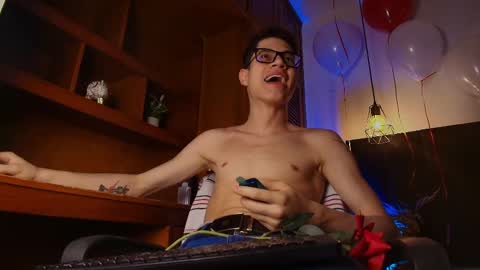 Snapshot of wolfan_sky chatting on September 19, 12:28 pm W O L F online show from September 19, 12:28 pm