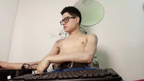 Snapshot of wolfan_sky chatting on September 20, 11:33 am W O L F online show from September 20, 11:33 am