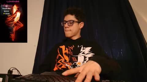 Snapshot of wolfan_sky chatting on October 2, 11:39 am W O L F online show from October 2, 11:39 am