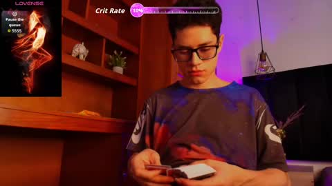 Snapshot of wolfan_sky chatting on October 3, 11:51 am W O L F online show from October 3, 11:51 am