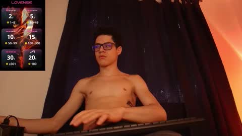 Snapshot of wolfan_sky chatting on October 17, 11:57 am W O L F online show from October 17, 11:57 am