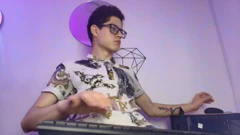 Snapshot of wolfan_sky chatting on October 22, 11:54 am W O L F online show from October 22, 11:54 am