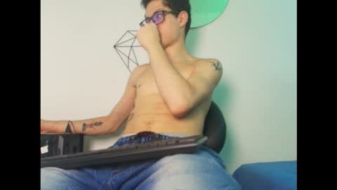 Snapshot of wolfan_sky chatting on October 27, 11:47 am W O L F online show from October 27, 11:47 am