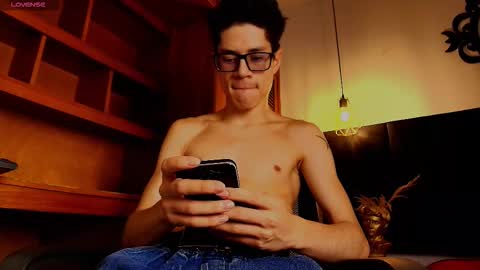 Snapshot of wolfan_sky chatting on October 30, 11:33 am W O L F online show from October 30, 11:33 am