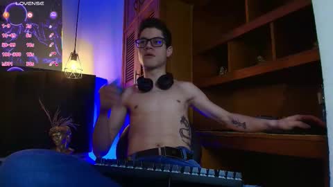  W O L F  online show from March 11, 11:38 am