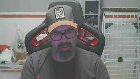 Snapshot of womenizzeer chatting on December 3, 3:44 pm Adam online show from December 3, 3:44 pm