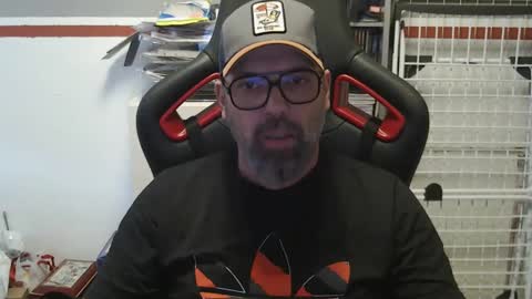 Snapshot of womenizzeer chatting on February 26, 4:35 pm Adam online show from February 26, 4:35 pm