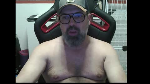 Snapshot of womenizzeer chatting on November 1, 12:34 am Adam online show from November 1, 12:34 am