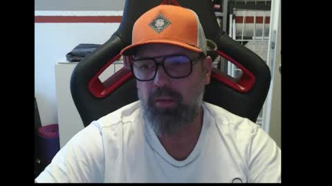 Snapshot of womenizzeer chatting on November 5, 7:30 am Adam online show from November 5, 7:30 am