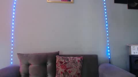 Snapshot of wonderfullight chatting on January 14, 7:52 pm SHENIEL RODRIGUEZ online show from January 14, 7:52 pm