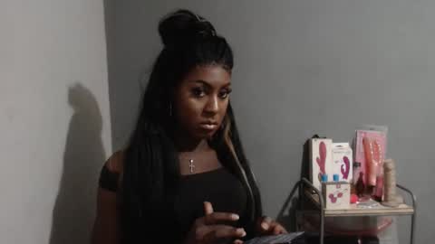 SHENIEL RODRIGUEZ online show from May 12, 3:03 am