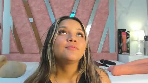 Snapshot of wonderkloe_ chatting on February 26, 1:59 am wonderkloe_ online show from February 26, 1:59 am