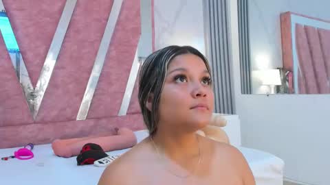 Snapshot of wonderkloe_ chatting on March 1, 1:40 am wonderkloe_ online show from March 1, 1:40 am