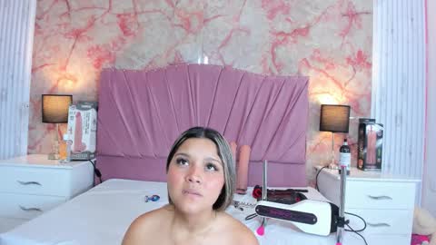 Snapshot of wonderkloe_ chatting on March 5, 2:51 am wonderkloe_ online show from March 5, 2:51 am